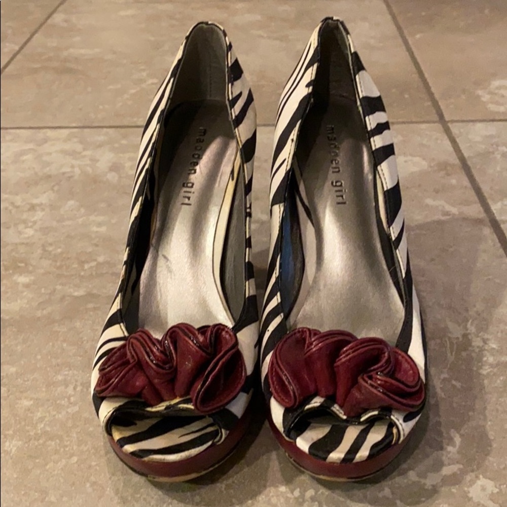 Shoes - Picture 3 of 6